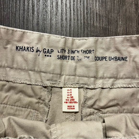 Khakis by GAP The City 3 Inch Tan Shorts Size 4 - Picture 5 of 7